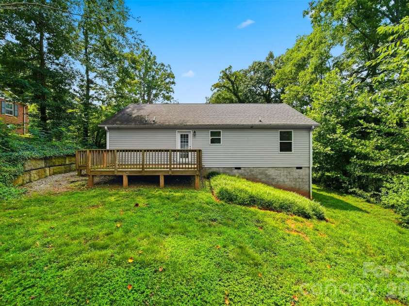 117 Falls Street, Morganton, NC 28655.  MLS# CAR4409147, YatesRealty ID 41201. 