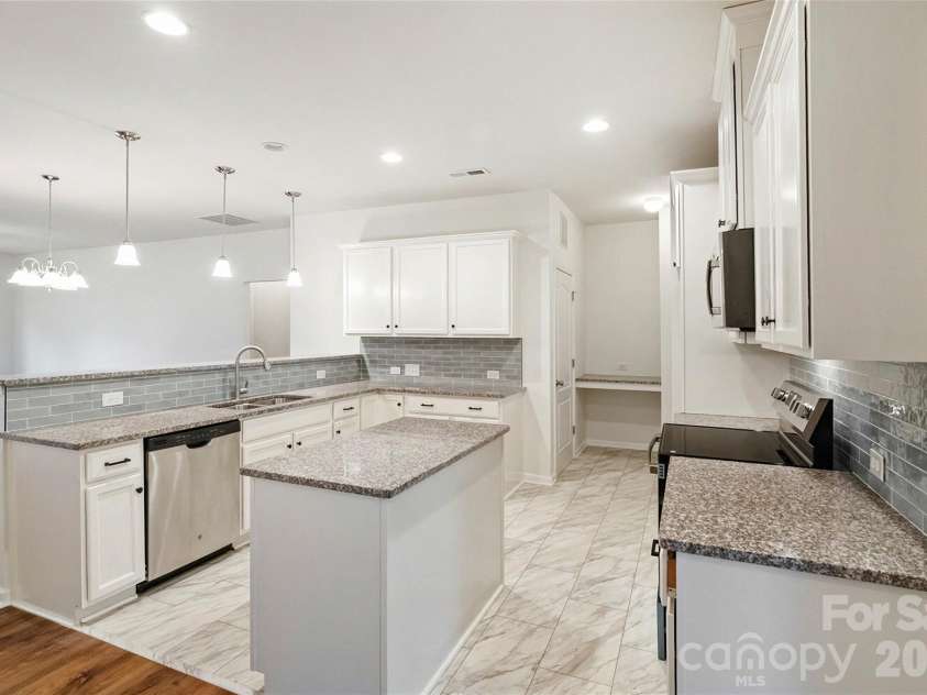 175 Glastonbury Drive, Mooresville, NC 28115.  MLS# CAR4410034, YatesRealty ID 41206. 