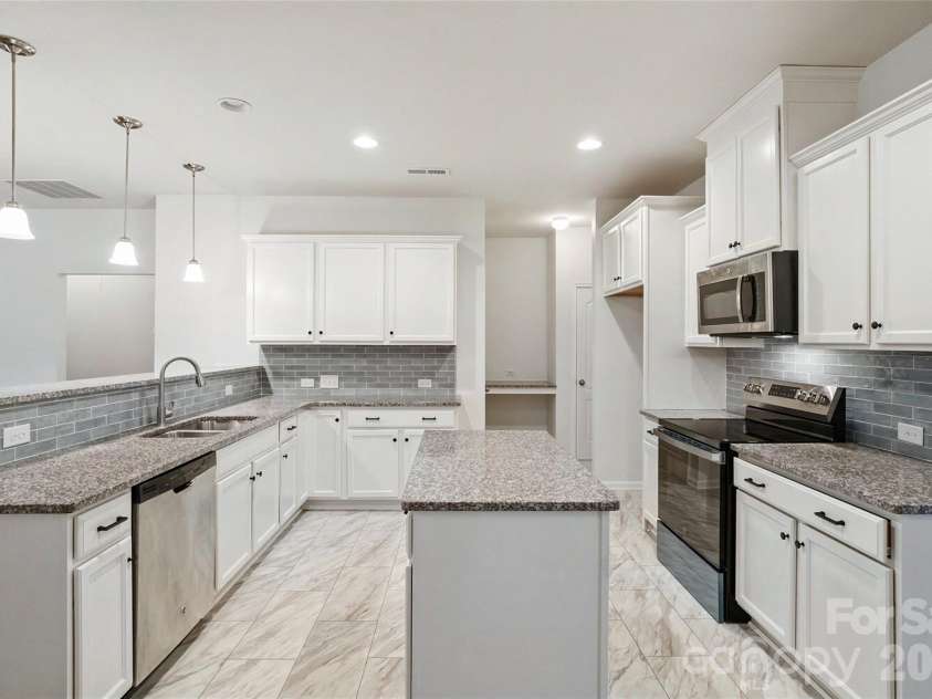175 Glastonbury Drive, Mooresville, NC 28115.  MLS# CAR4410034, YatesRealty ID 41206. 