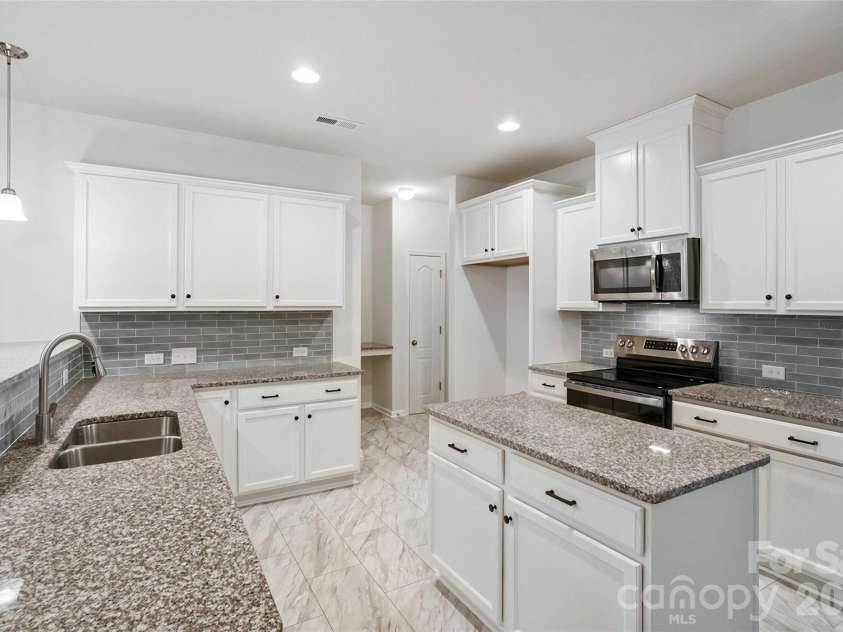 175 Glastonbury Drive, Mooresville, NC 28115.  MLS# CAR4410034, YatesRealty ID 41206. 