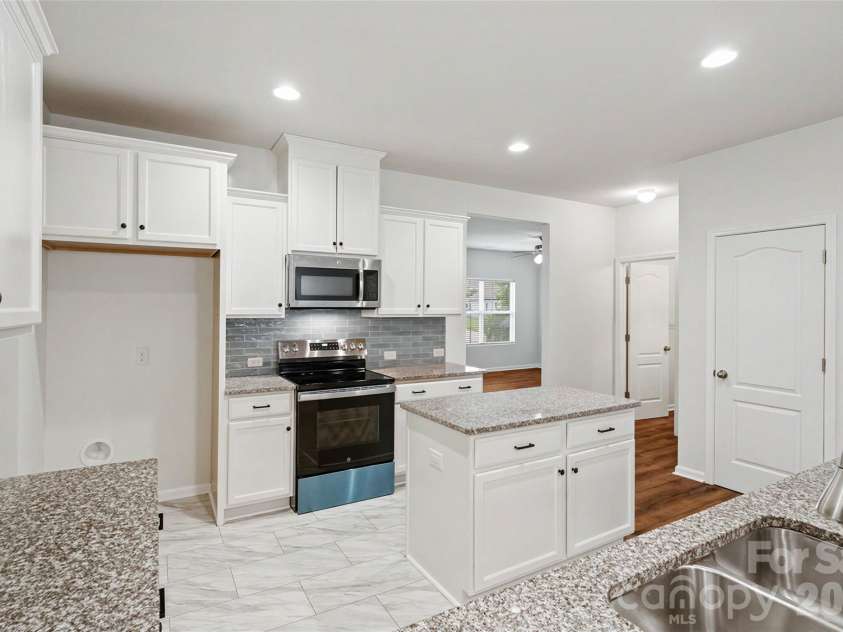 175 Glastonbury Drive, Mooresville, NC 28115.  MLS# CAR4410034, YatesRealty ID 41206. 