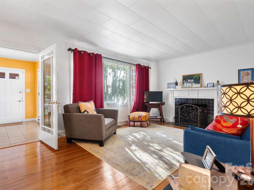 509 Westview Street, Lenoir, NC 28645.  MLS# CAR4410233, YatesRealty ID 41208. 
