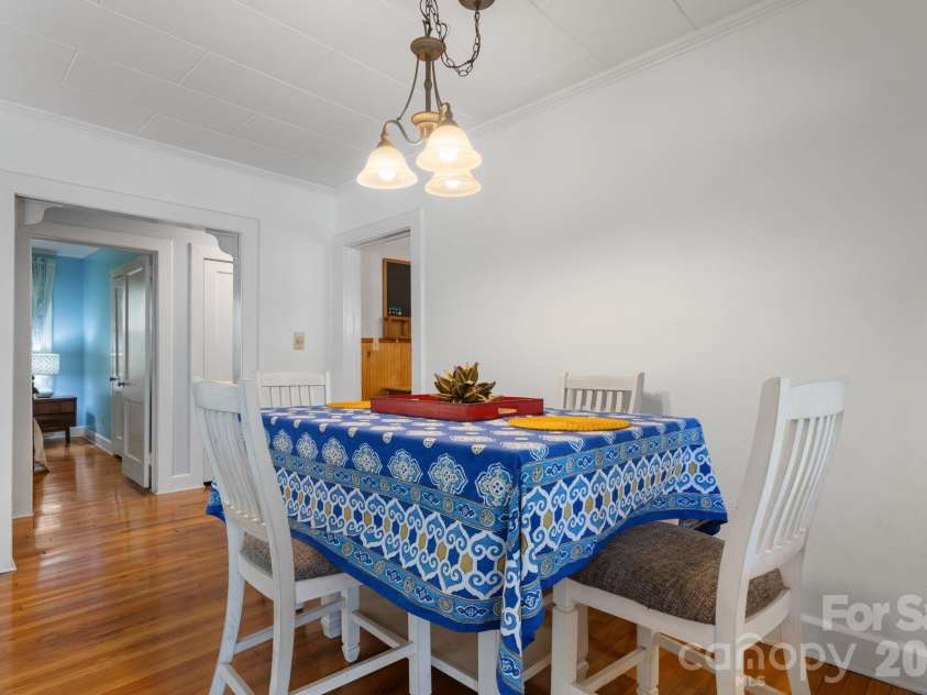 509 Westview Street, Lenoir, NC 28645.  MLS# CAR4410233, YatesRealty ID 41208. 