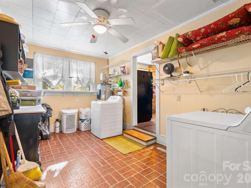 509 Westview Street, Lenoir, NC 28645.  MLS# CAR4410233, YatesRealty ID 41208. 