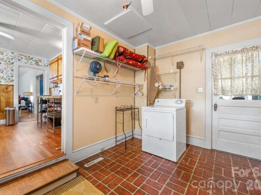 509 Westview Street, Lenoir, NC 28645.  MLS# CAR4410233, YatesRealty ID 41208. 
