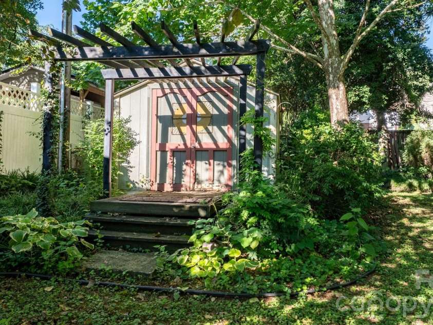 509 Westview Street, Lenoir, NC 28645.  MLS# CAR4410233, YatesRealty ID 41208. 
