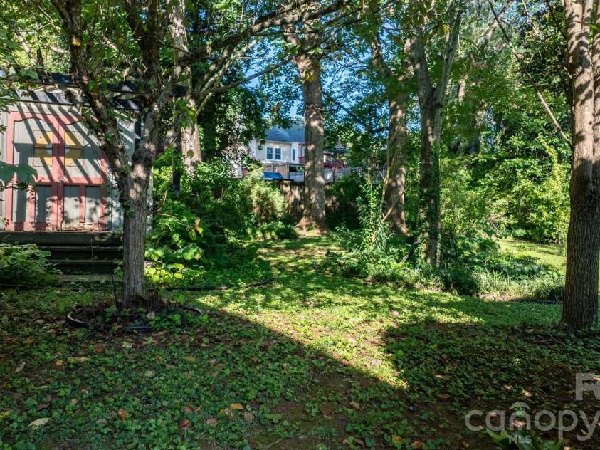 509 Westview Street, Lenoir, NC 28645.  MLS# CAR4410233, YatesRealty ID 41208. 
