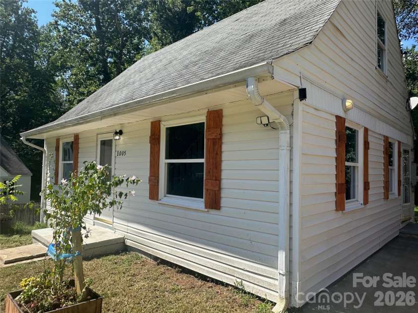 1005 William Drive, Winston Salem, NC 27127.  MLS# CAR4410567, YatesRealty ID 41213. Exterior