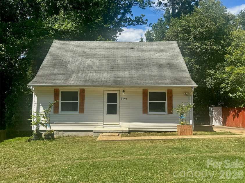 1005 William Drive, Winston Salem, NC 27127.  MLS# CAR4410567, YatesRealty ID 41213. Exterior front
