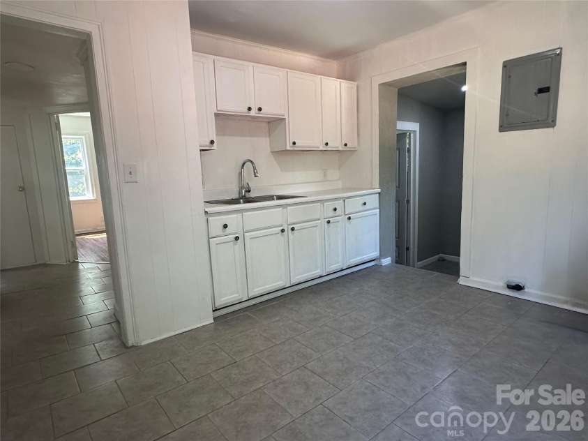 1005 William Drive, Winston Salem, NC 27127.  MLS# CAR4410567, YatesRealty ID 41213. Kitchen