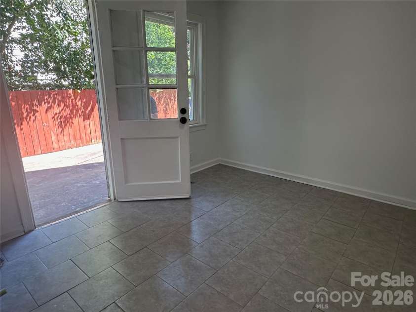 1005 William Drive, Winston Salem, NC 27127.  MLS# CAR4410567, YatesRealty ID 41213. Kitchen