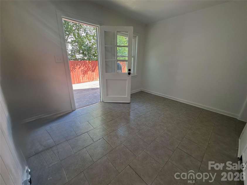 1005 William Drive, Winston Salem, NC 27127.  MLS# CAR4410567, YatesRealty ID 41213. Kitchen