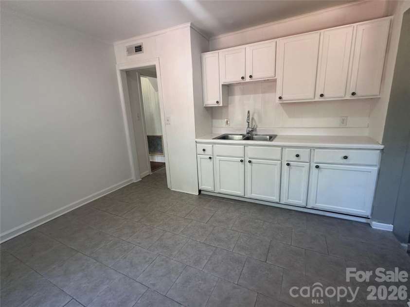 1005 William Drive, Winston Salem, NC 27127.  MLS# CAR4410567, YatesRealty ID 41213. Kitchen