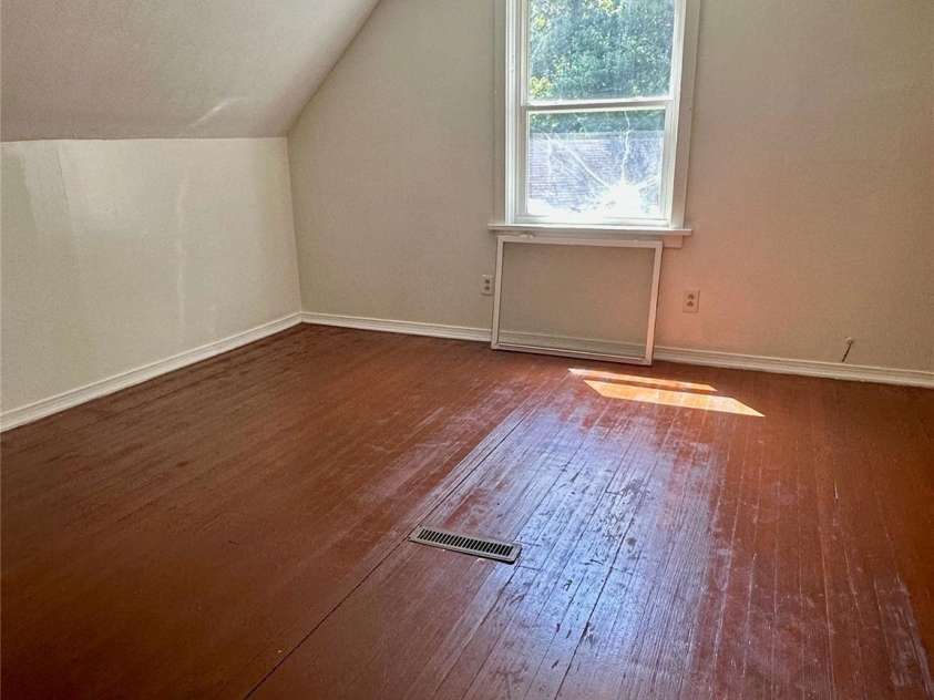 1005 William Drive, Winston Salem, NC 27127.  MLS# CAR4410567, YatesRealty ID 41213. Upper bedroom