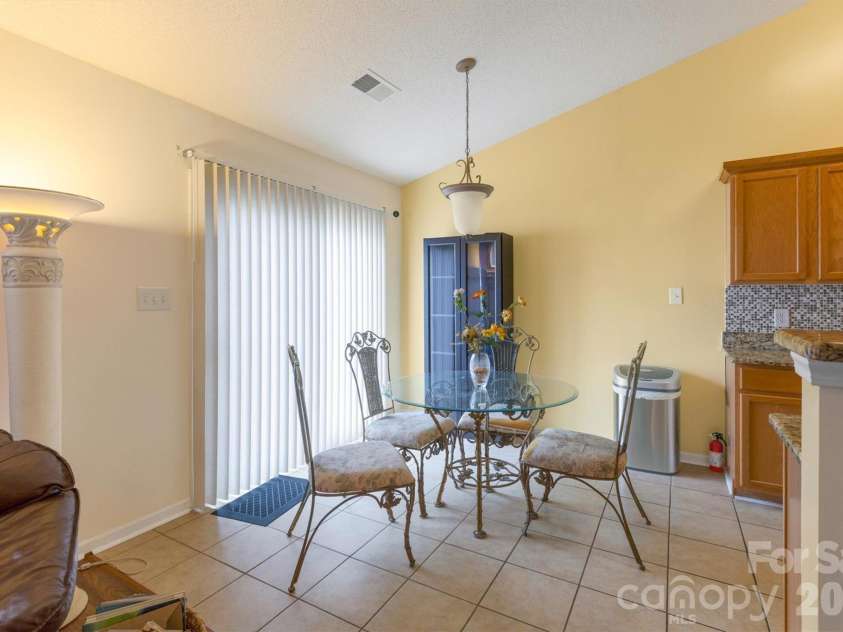 9704 Aventide Lane, Charlotte, NC 28215.  MLS# CAR4403212, YatesRealty ID 41214. Breakfast View