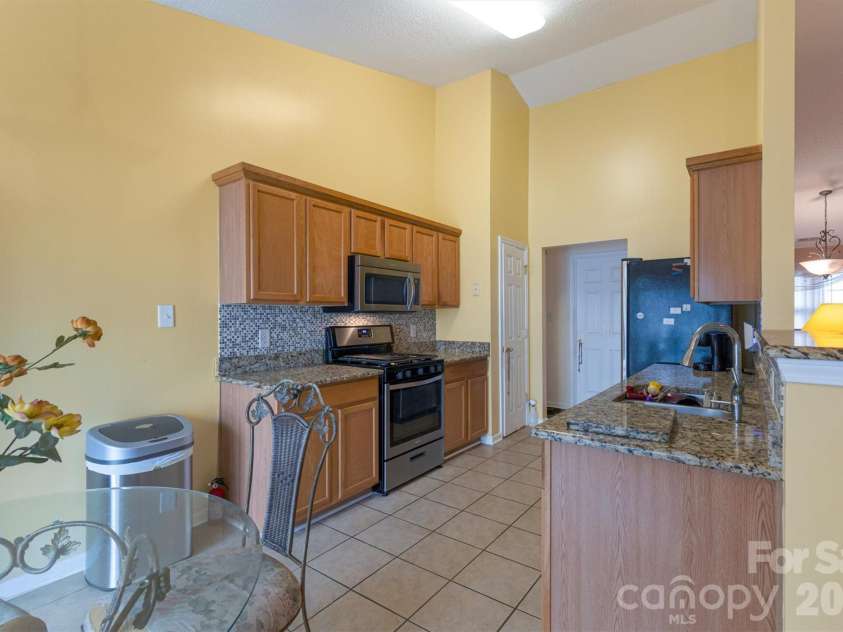9704 Aventide Lane, Charlotte, NC 28215.  MLS# CAR4403212, YatesRealty ID 41214. Kitchen View