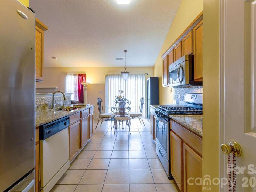 9704 Aventide Lane, Charlotte, NC 28215.  MLS# CAR4403212, YatesRealty ID 41214. Kitchen View B