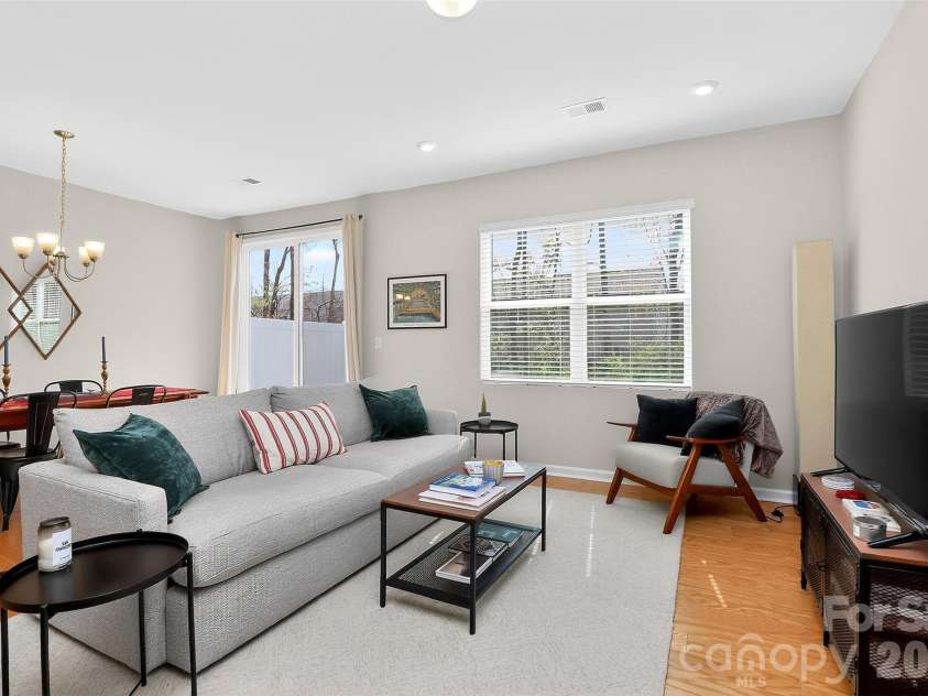 5316 Somerset Hill Lane, Charlotte, NC 28269.  MLS# CAR4410792, YatesRealty ID 41215. 