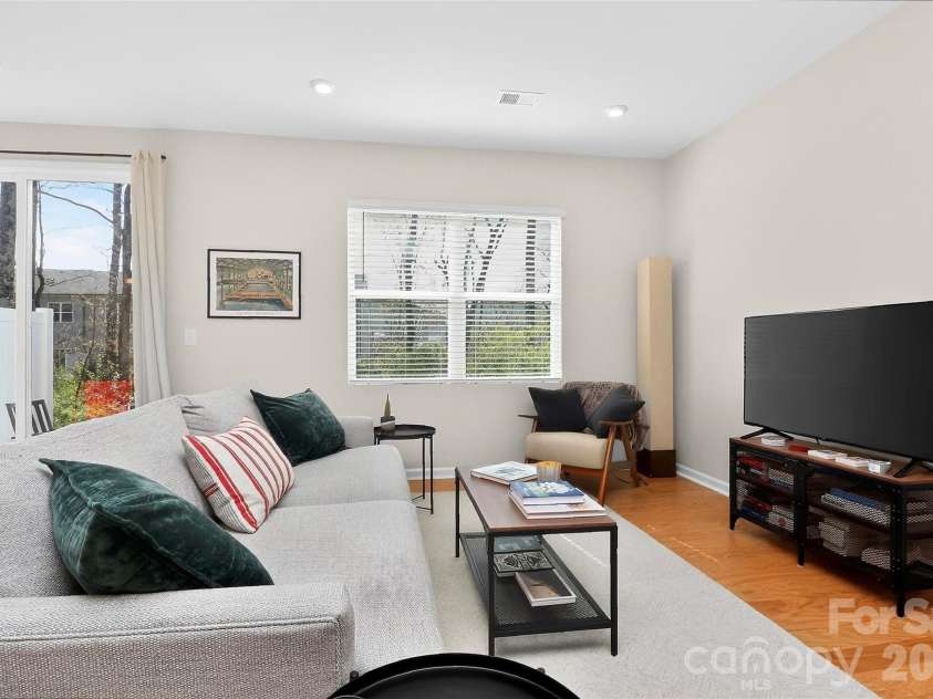 5316 Somerset Hill Lane, Charlotte, NC 28269.  MLS# CAR4410792, YatesRealty ID 41215. 