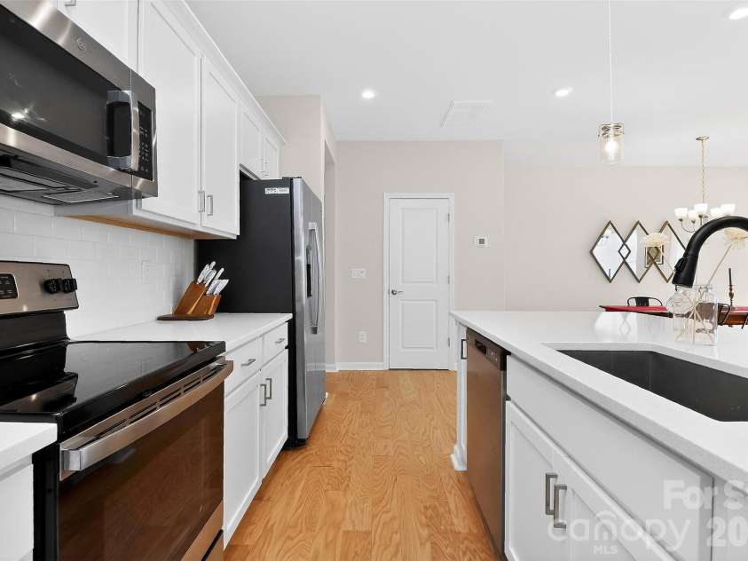 5316 Somerset Hill Lane, Charlotte, NC 28269.  MLS# CAR4410792, YatesRealty ID 41215. 