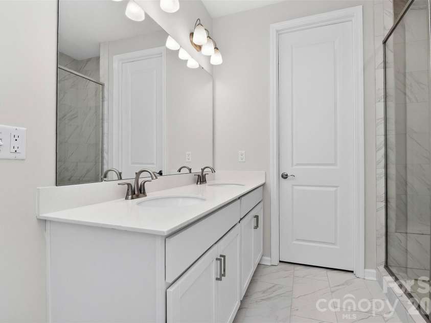 5316 Somerset Hill Lane, Charlotte, NC 28269.  MLS# CAR4410792, YatesRealty ID 41215. 