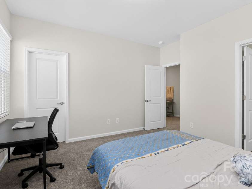 5316 Somerset Hill Lane, Charlotte, NC 28269.  MLS# CAR4410792, YatesRealty ID 41215. 