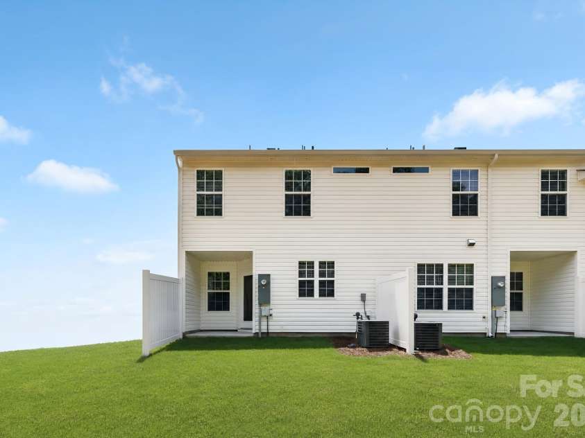 428 Sand Dunes Drive, Kannapolis, NC 28081.  MLS# CAR4410474, YatesRealty ID 41216. 