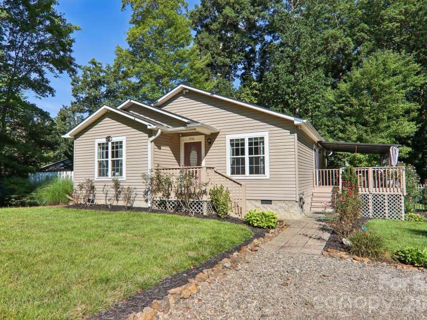 932 Monte Vista Road, Candler, NC 28715.  MLS# CAR4408445, YatesRealty ID 41218. 