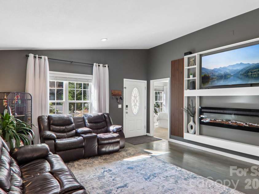 932 Monte Vista Road, Candler, NC 28715.  MLS# CAR4408445, YatesRealty ID 41218. 