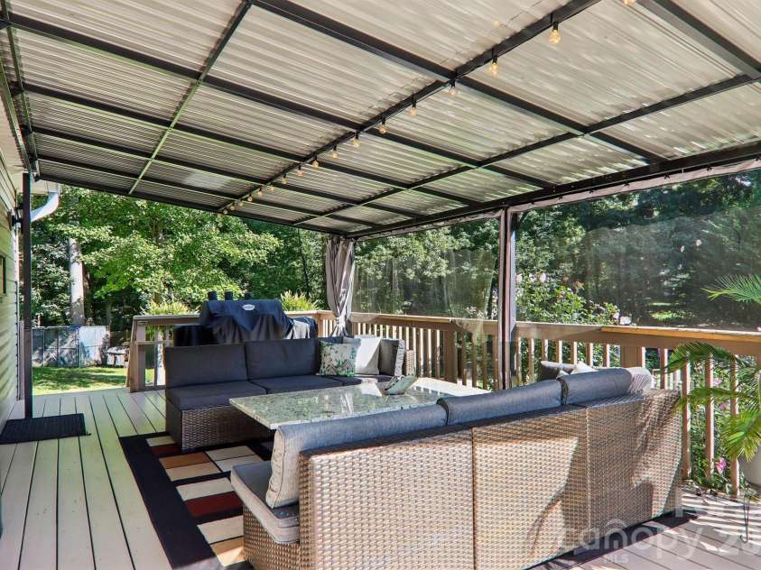 932 Monte Vista Road, Candler, NC 28715.  MLS# CAR4408445, YatesRealty ID 41218. 