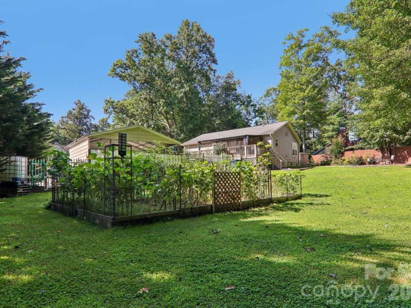 932 Monte Vista Road, Candler, NC 28715.  MLS# CAR4408445, YatesRealty ID 41218. 