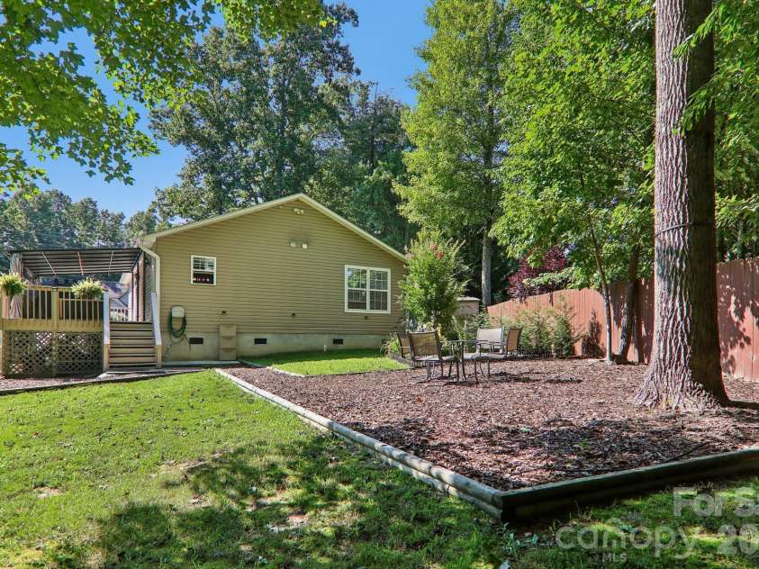 932 Monte Vista Road, Candler, NC 28715.  MLS# CAR4408445, YatesRealty ID 41218. 