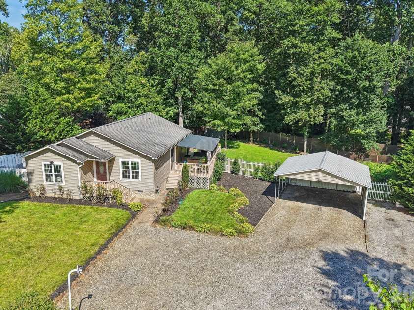 932 Monte Vista Road, Candler, NC 28715.  MLS# CAR4408445, YatesRealty ID 41218. 