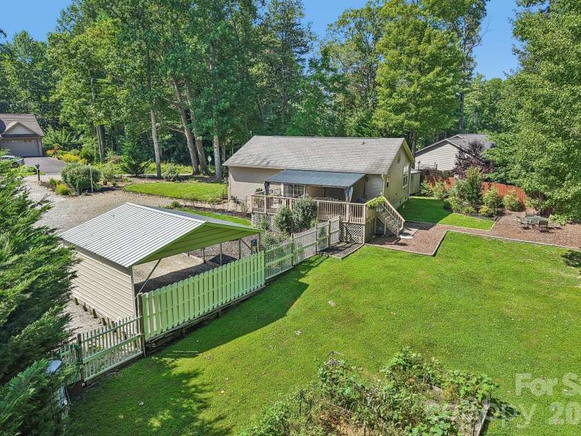 932 Monte Vista Road, Candler, NC 28715.  MLS# CAR4408445, YatesRealty ID 41218. 