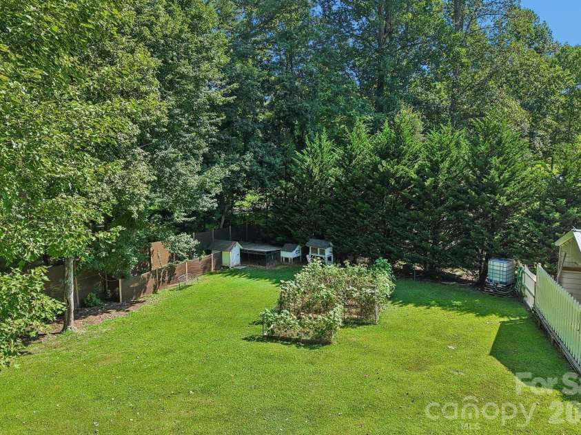 932 Monte Vista Road, Candler, NC 28715.  MLS# CAR4408445, YatesRealty ID 41218. 