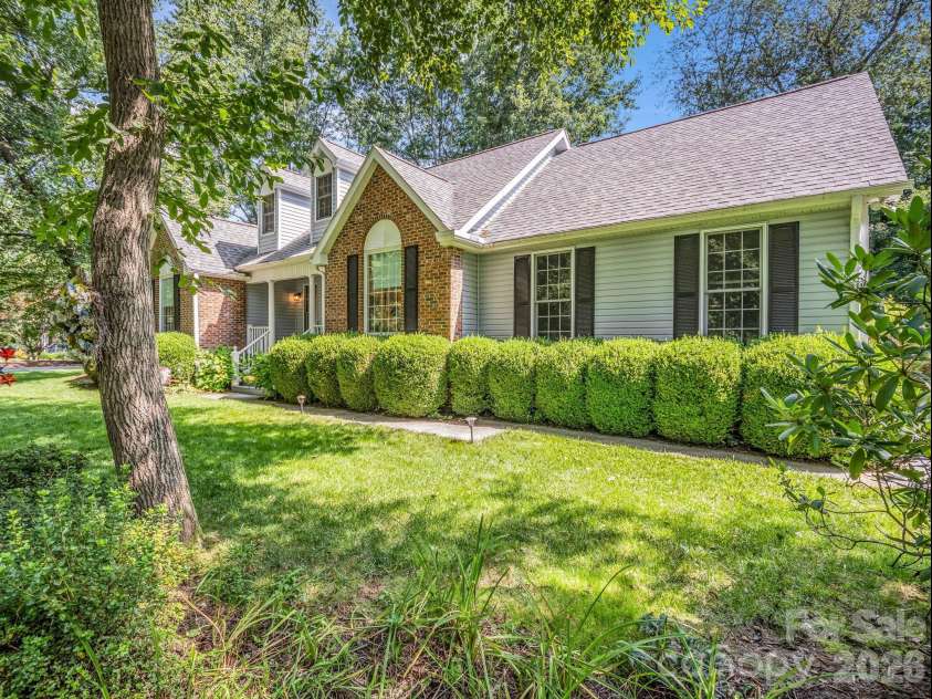 9 Kingfisher Lane, Mills River, NC 28759.  MLS# CAR4408546, YatesRealty ID 41219. 