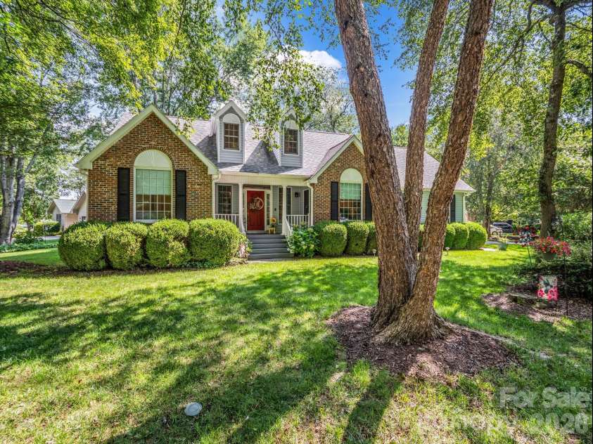 9 Kingfisher Lane, Mills River, NC 28759.  MLS# CAR4408546, YatesRealty ID 41219. 