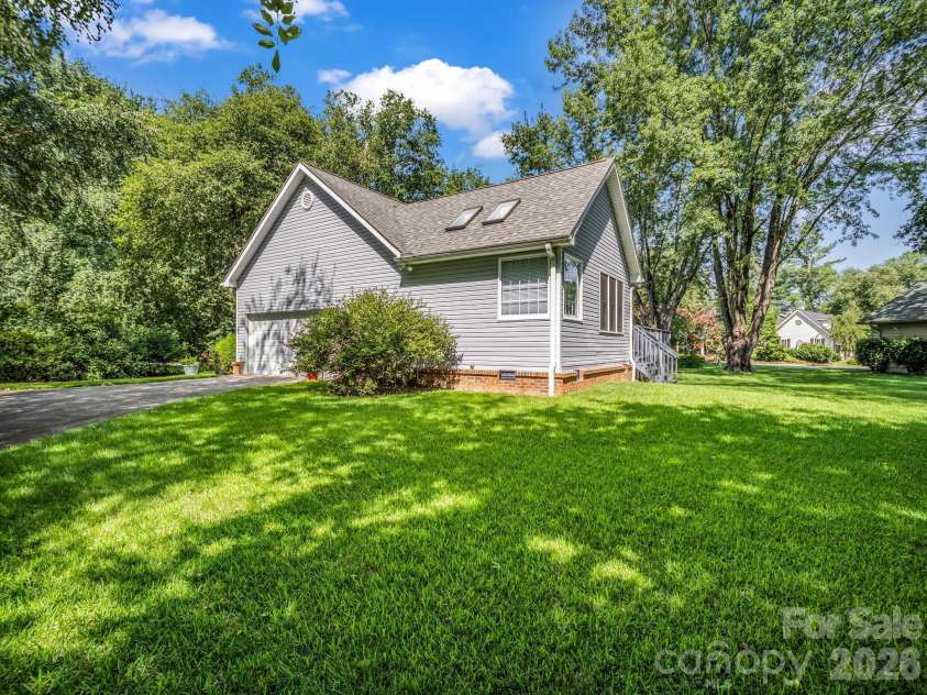 9 Kingfisher Lane, Mills River, NC 28759.  MLS# CAR4408546, YatesRealty ID 41219. 