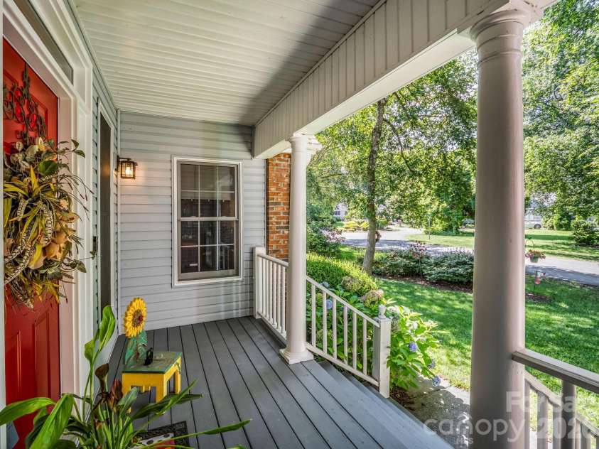 9 Kingfisher Lane, Mills River, NC 28759.  MLS# CAR4408546, YatesRealty ID 41219. 