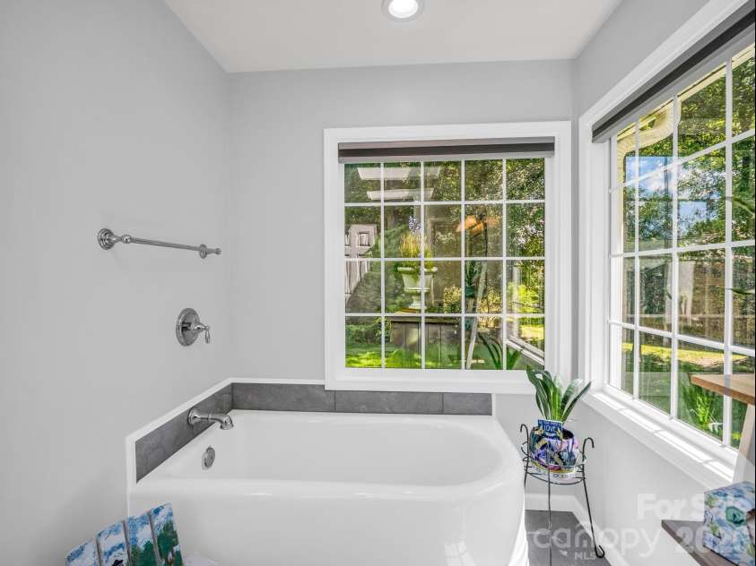 9 Kingfisher Lane, Mills River, NC 28759.  MLS# CAR4408546, YatesRealty ID 41219. 