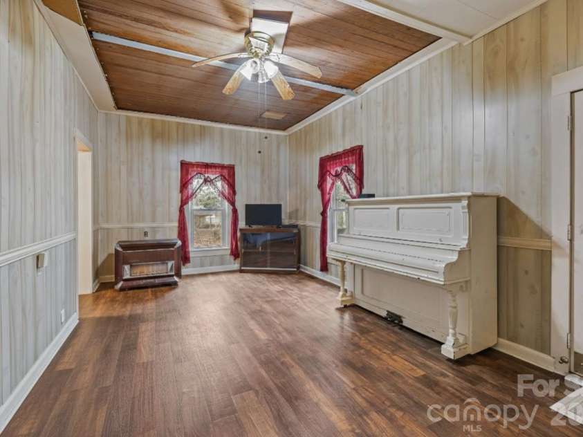 2940 Ambrose Drive, Gastonia, NC 28056.  MLS# CAR4337211, YatesRealty ID 4122. 