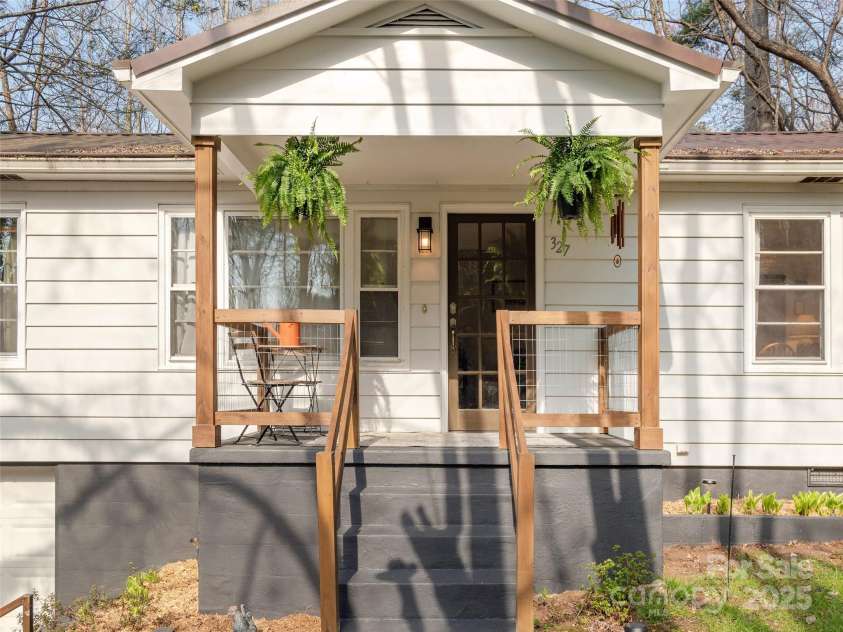 327 Browning Avenue, Hendersonville, NC 28791.  MLS# CAR4241108, YatesRealty ID 4122. 