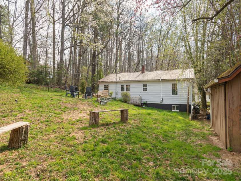 327 Browning Avenue, Hendersonville, NC 28791.  MLS# CAR4241108, YatesRealty ID 4122. 