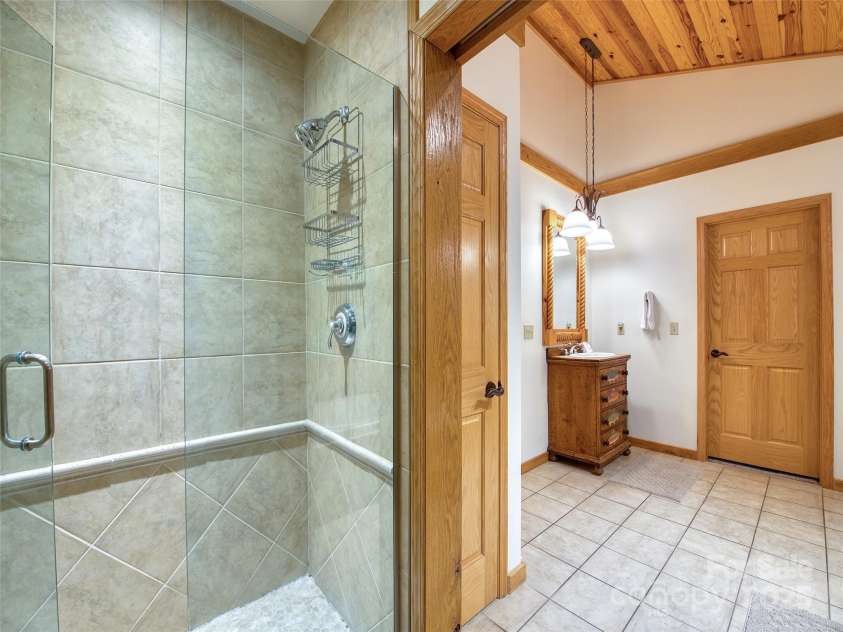 382 Walela Trail, Maggie Valley, NC 28751.  MLS# CAR4310747, YatesRealty ID 4122. 