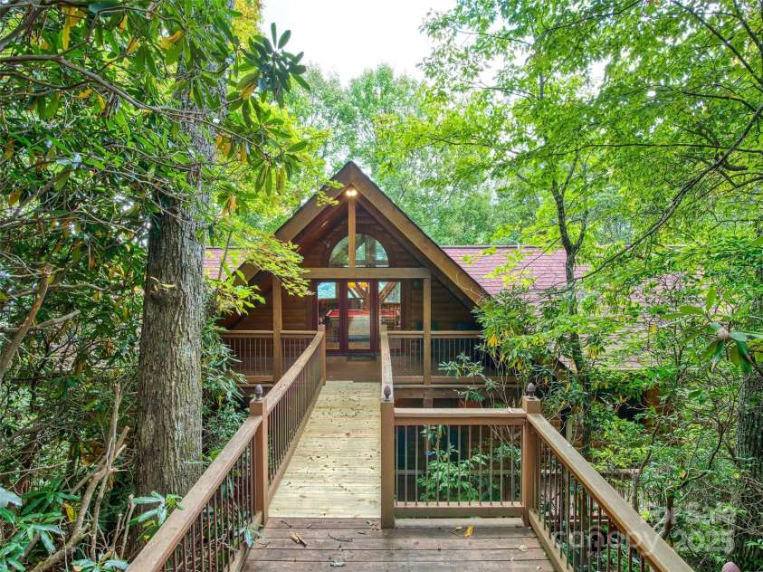 382 Walela Trail, Maggie Valley, NC 28751.  MLS# CAR4310747, YatesRealty ID 4122. 