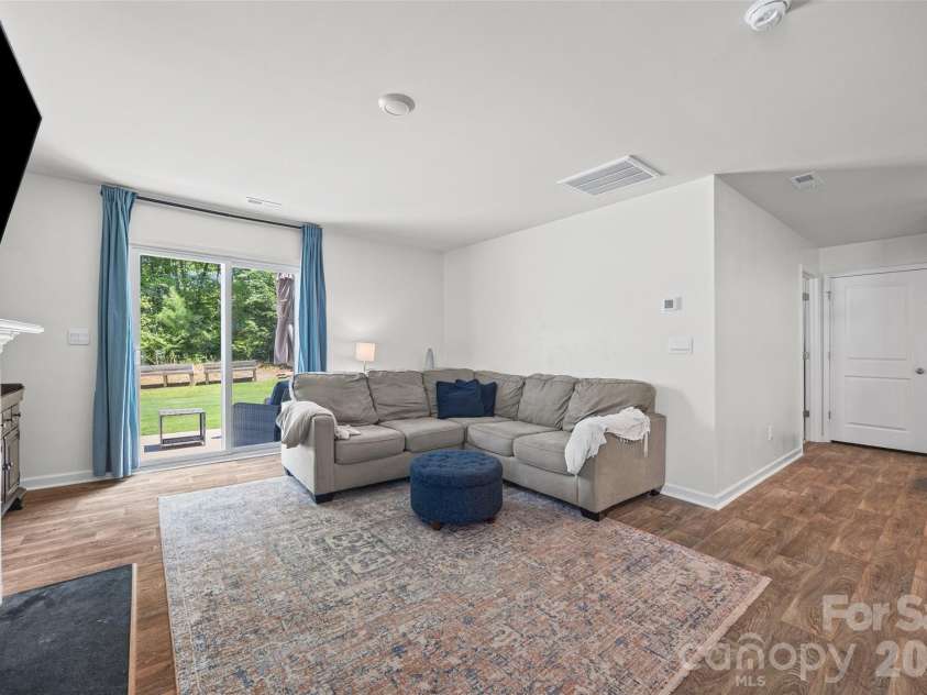 2014 Redstone Drive, York, SC 29745.  MLS# CAR4411044, YatesRealty ID 41222. Living room