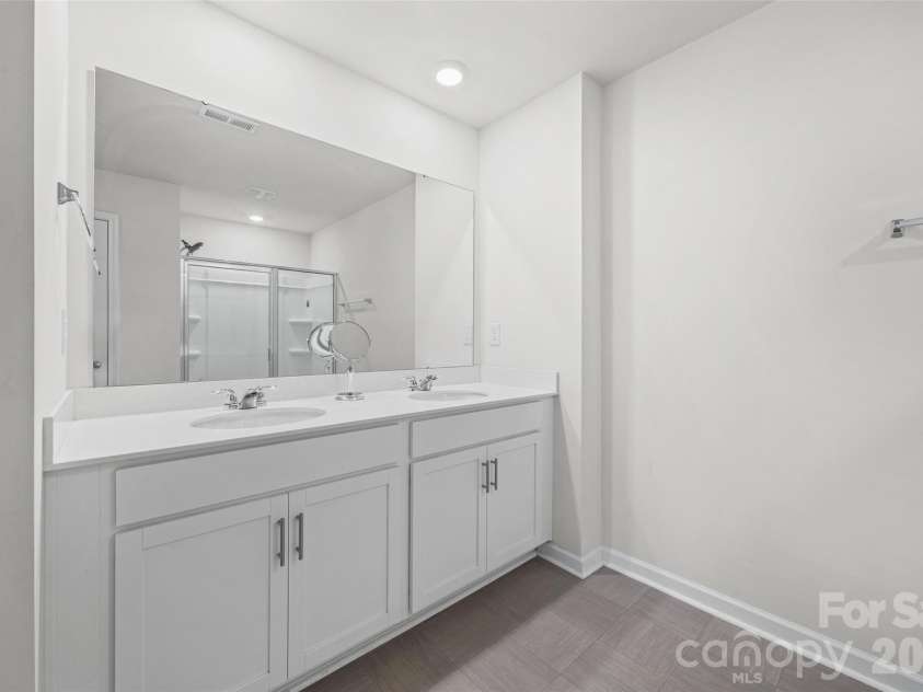 2014 Redstone Drive, York, SC 29745.  MLS# CAR4411044, YatesRealty ID 41222. Primary en-suite bathroom