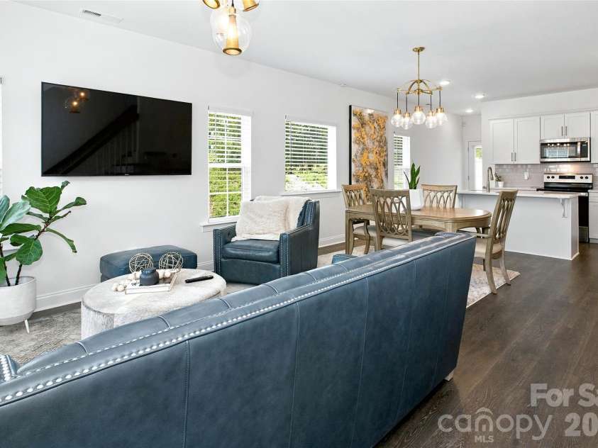 26 Walnut Springs Drive, Asheville, NC 28804.  MLS# CAR4410684, YatesRealty ID 41223. 