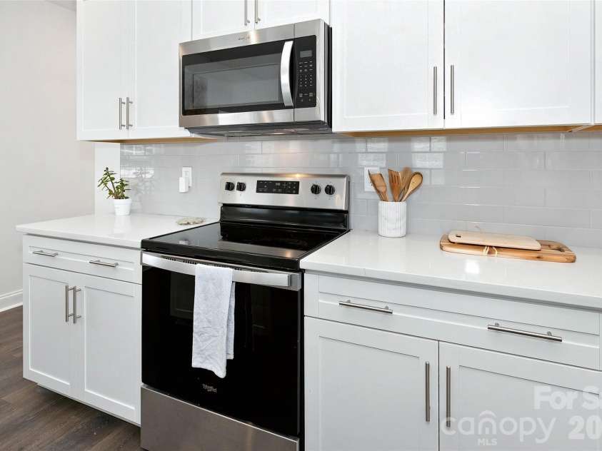 26 Walnut Springs Drive, Asheville, NC 28804.  MLS# CAR4410684, YatesRealty ID 41223. 