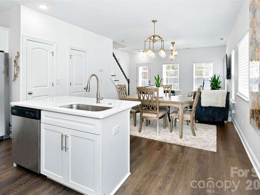26 Walnut Springs Drive, Asheville, NC 28804.  MLS# CAR4410684, YatesRealty ID 41223. 